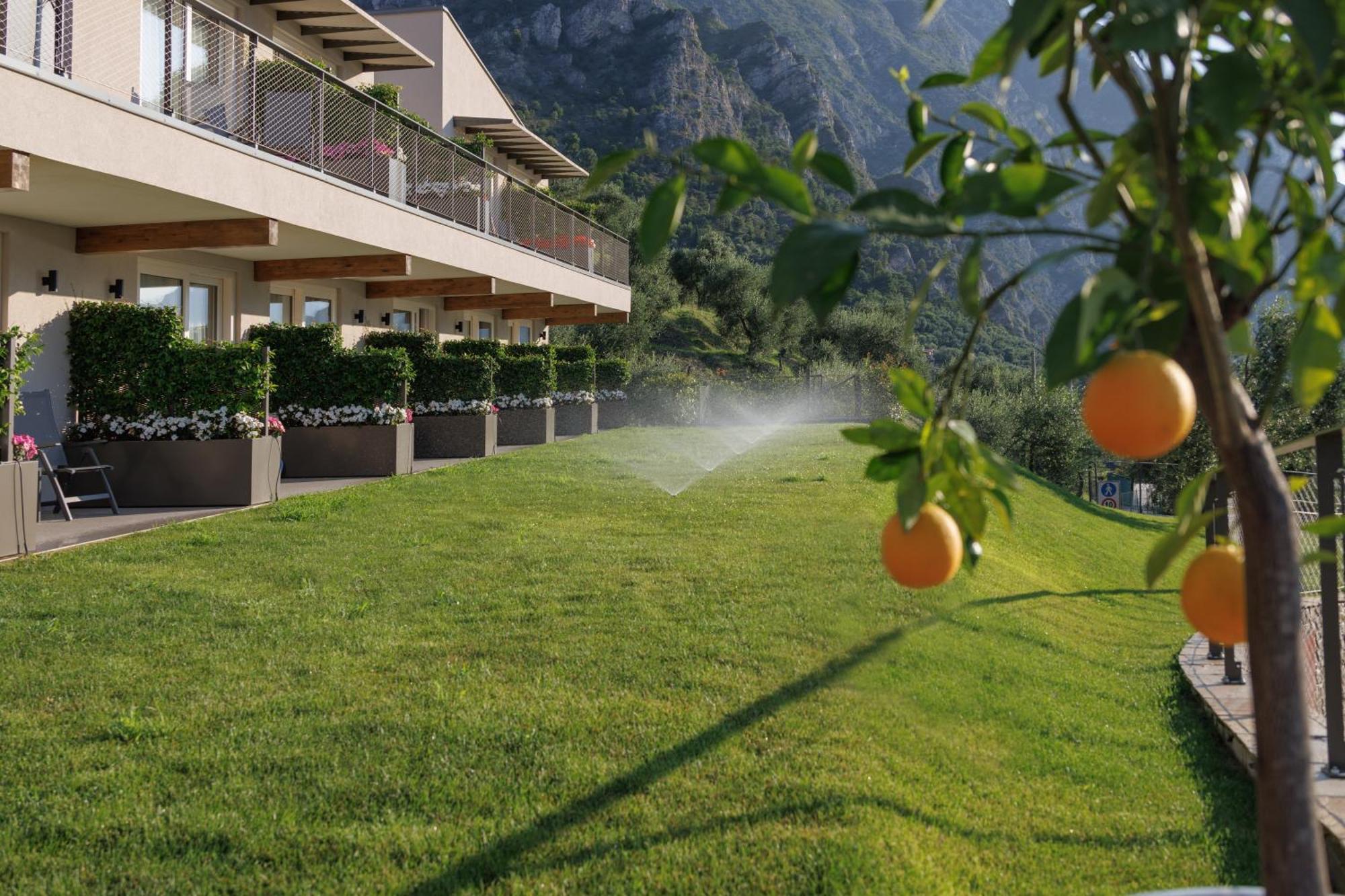 Llac Living Nature Hotel Limone sul Garda Esterno foto